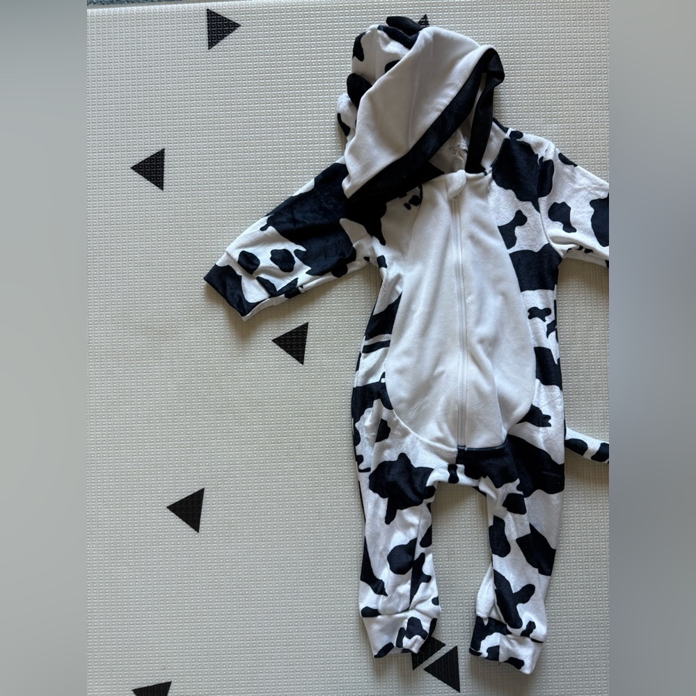 Baby gender neutral Cow Print Soft Costume/Onesie hoodie with ears & tail•••6M